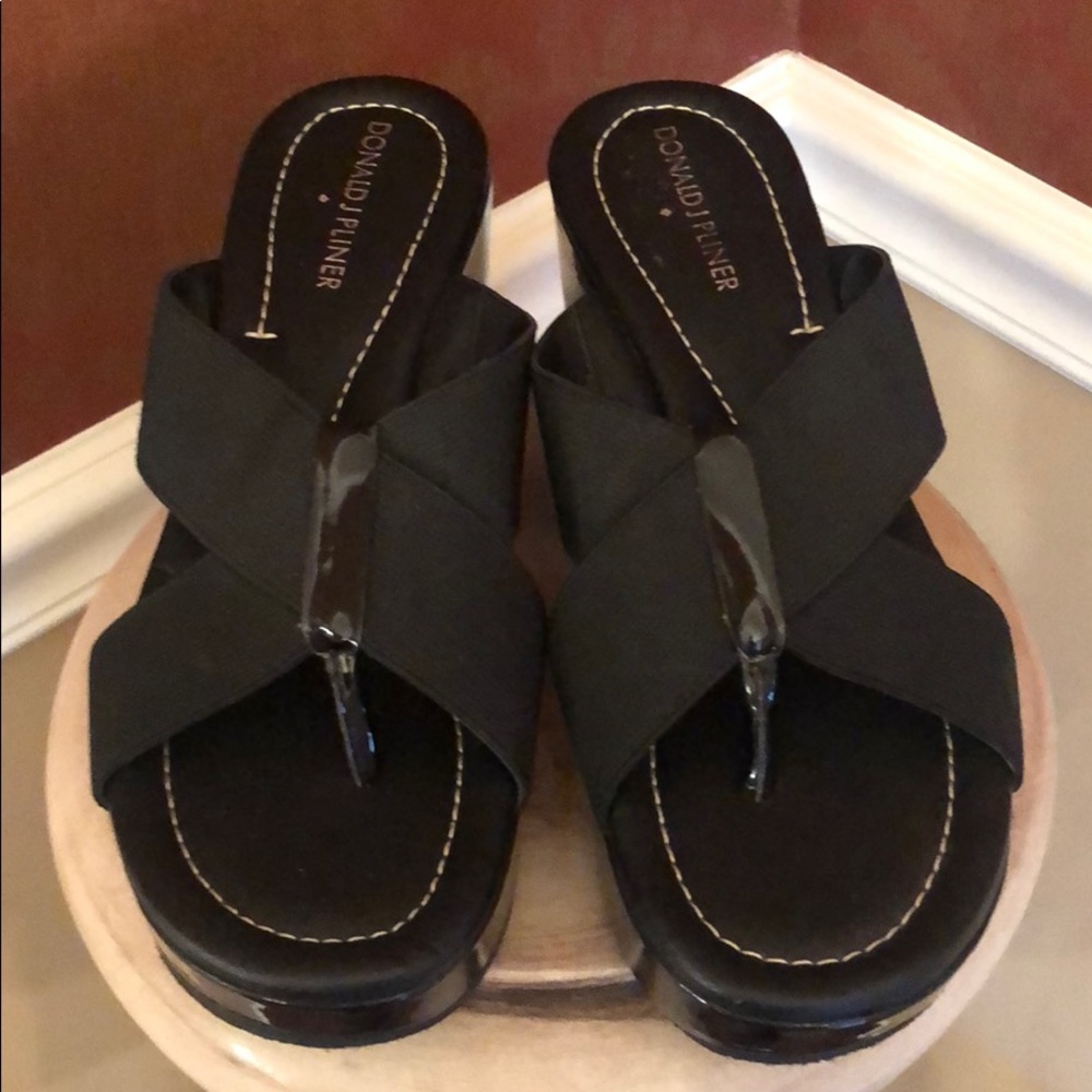 Donald J Pliner Wedge Size 7.5 NWOT